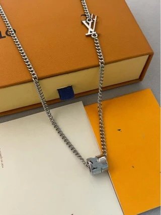 Design Gold-Tone Pendant Necklace with Pink Crystal Charm - 3