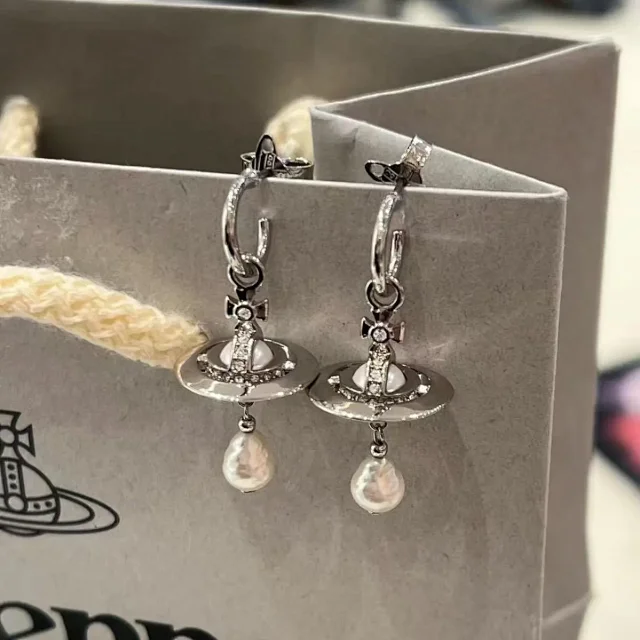 Vivienne Westwood Jewelry Orb Pearl Drop Earrings product detail image 3
