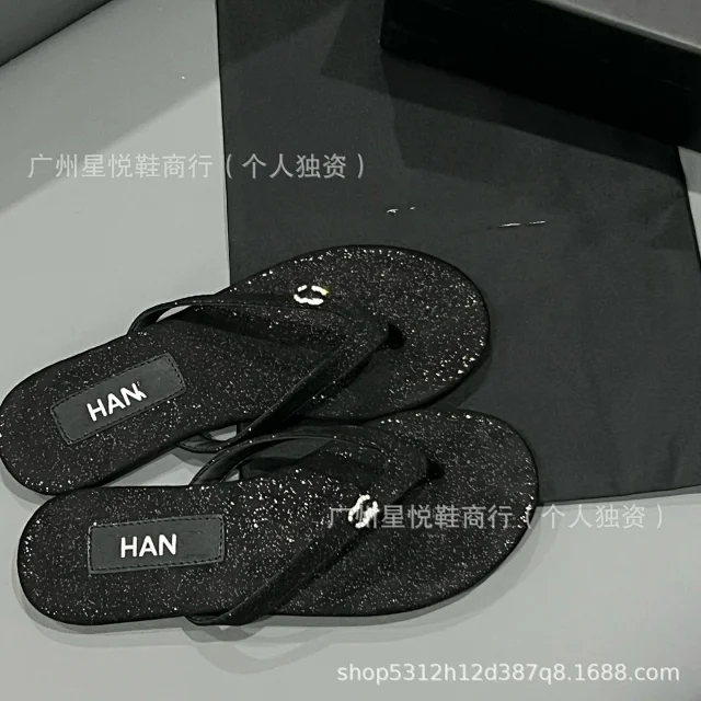 Chanel Sandals Flat thong with double-C embellishment product detail image 15