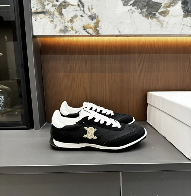 CELINE Sneakers Triomphe embroidered lace-up product detail image 3