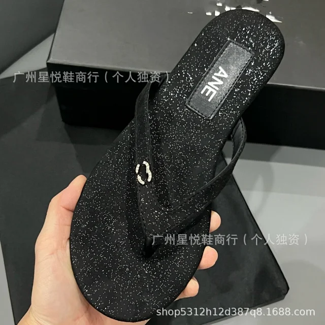 Chanel Sandals Flat thong with double-C embellishment product detail image 13