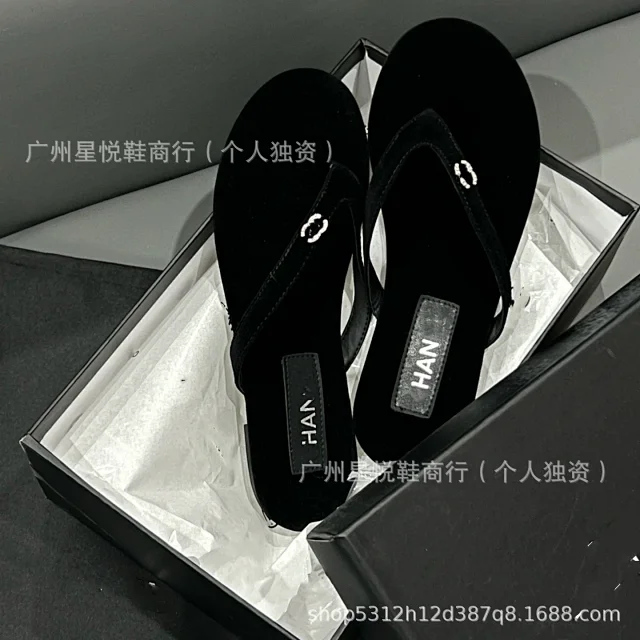 Chanel Sandals Flat thong with double-C embellishment product detail image 8