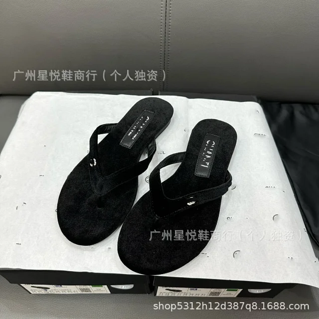 Chanel Sandals Flat thong with double-C embellishment product detail image 21