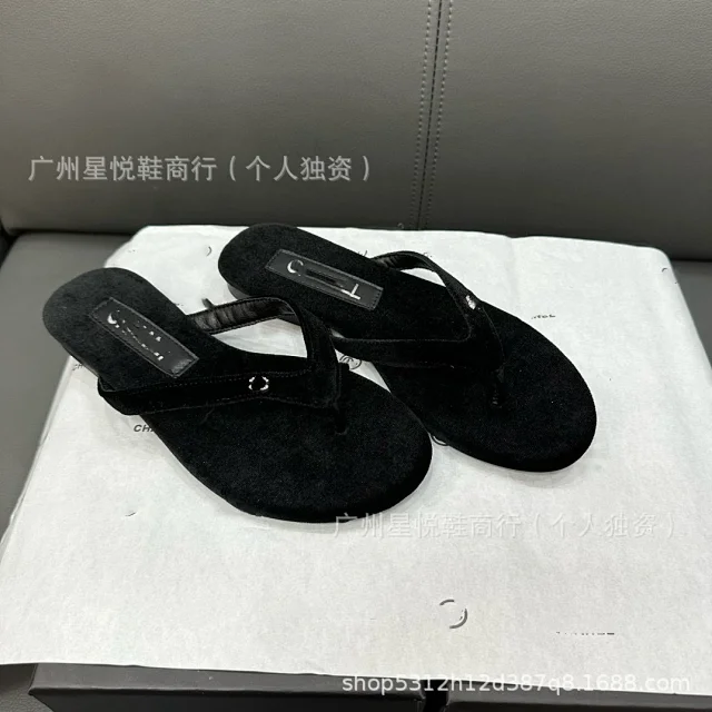 Chanel Sandals Flat thong with double-C embellishment product detail image 22