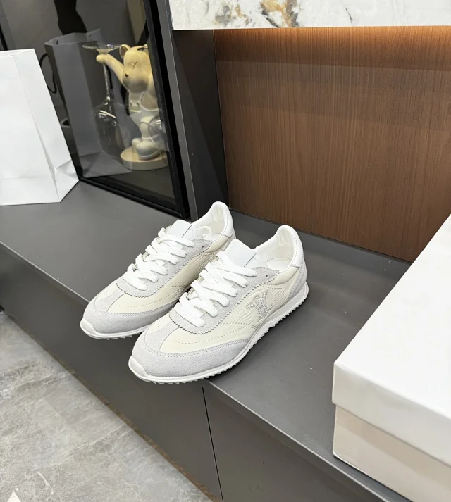 CELINE Sneakers Triomphe embroidered lace-up product detail image 9