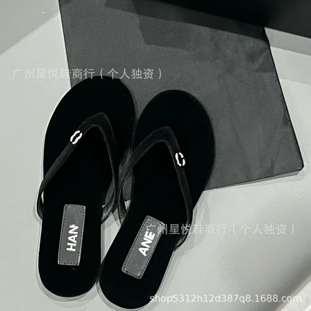 Chanel Sandals Flat thong with double-C embellishment product detail image 5