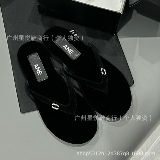 Chanel Sandals Flat thong with double-C embellishment product detail image 7