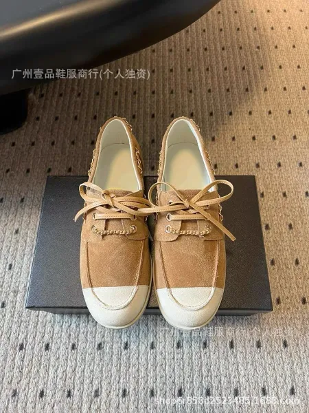 Saint Tears Chain-Embellished Suede Boat Shoes Beige - 12