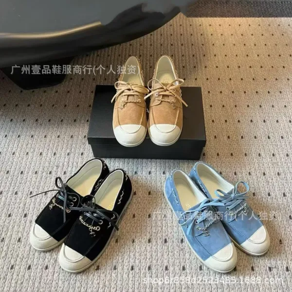 Saint Tears Chain-Embellished Suede Boat Shoes Beige - 7