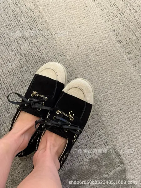 Saint Tears Chain-Embellished Suede Boat Shoes Beige - 6
