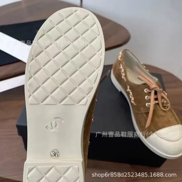 Saint Tears Chain-Embellished Suede Boat Shoes Beige - 19