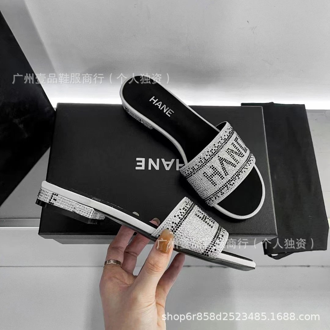 HANE Crystal-Embellished Slide Sandals Black - 16
