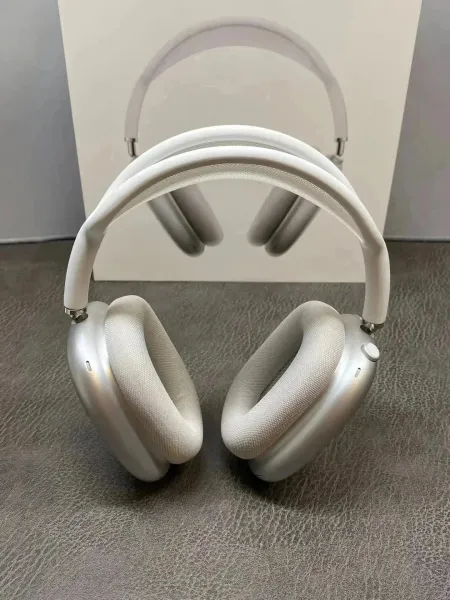 Apple AirPods Max Silver Over-Ear Headphones - 1