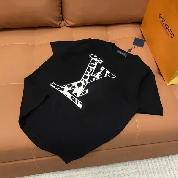 Louis Vuitton Monogram Giraffe LV Logo Black T-Shirt - 3