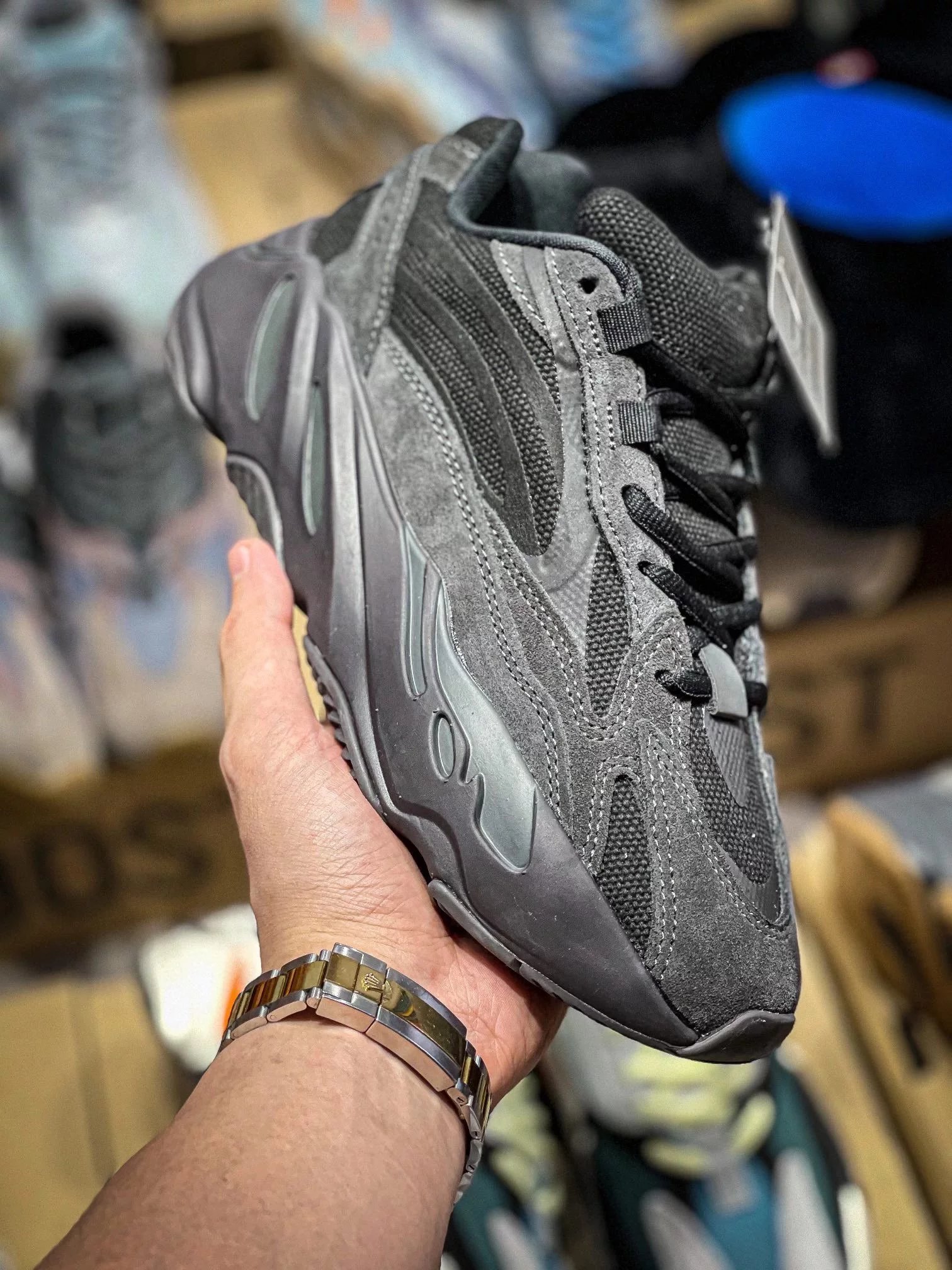 N499430 [Platform version Yeezy 700 V2] Correctly imported leather material, correct 3M material, reflective effect can be 100% compared to the original version, correct boost outsole details, really good