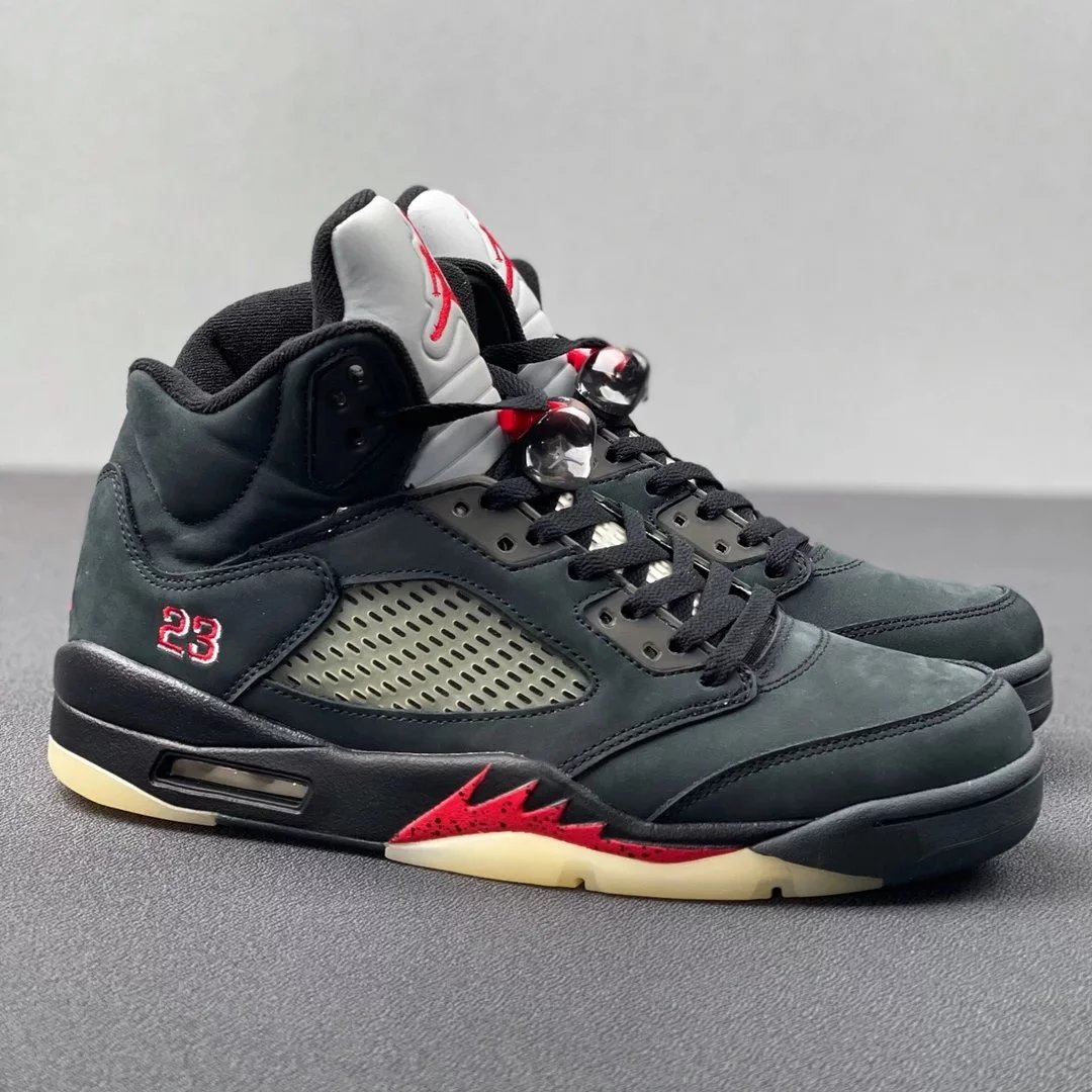 Air Jordan 5 Gore-Tex "Off-Noir" Black & Red New Colorway End of the year colorway First shipment on the market Classic Black & Red colorway as always Tongue 3M reflective material Size: 40-47.5 All sizes ship.