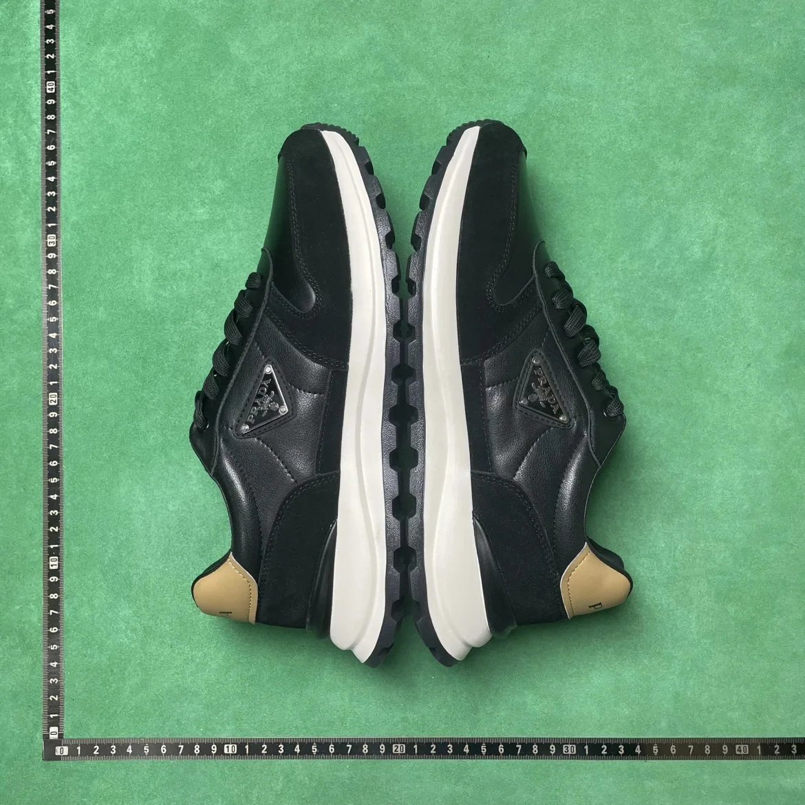 🔥1:1 batch Prada thick-soled logo low-top casual sports sneakers