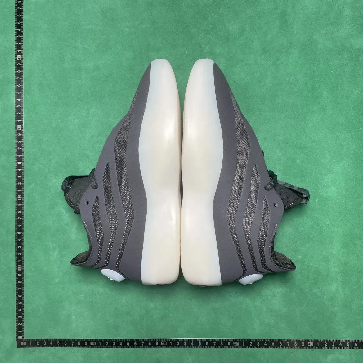 Yeezy X7Y 柔软舒适防滑耐磨低帮篮球鞋