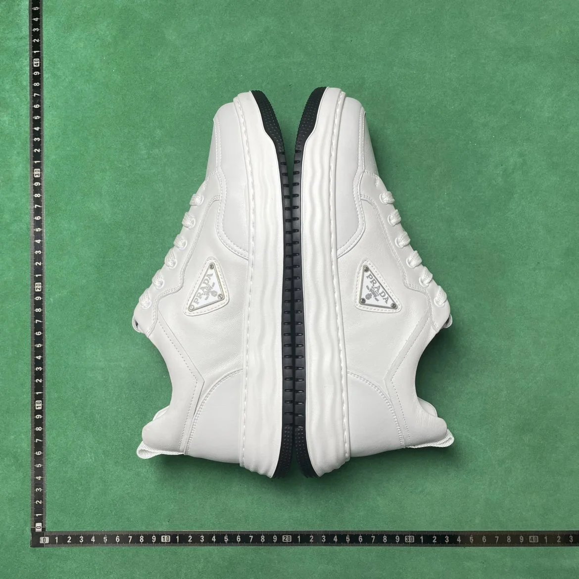 🔥1:1 batch Prada thick-soled logo low-top casual sports sneakers