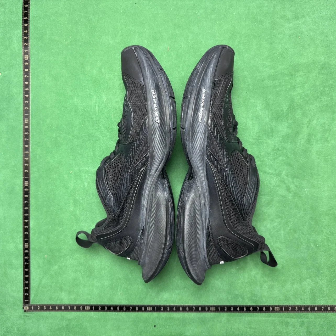 🔥1:1 batch Balenciaga Circuit Black  in the Best OopBuy Spreadsheet QC photos