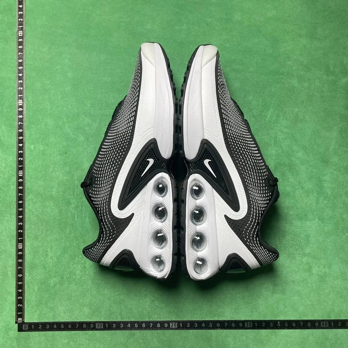 NIKE L7W 运动气垫鞋(下单送两双袜子)