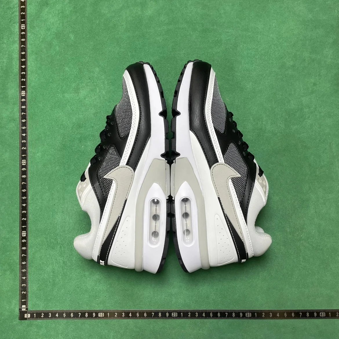 NIKE B3D 舒适百搭低帮跑步鞋
