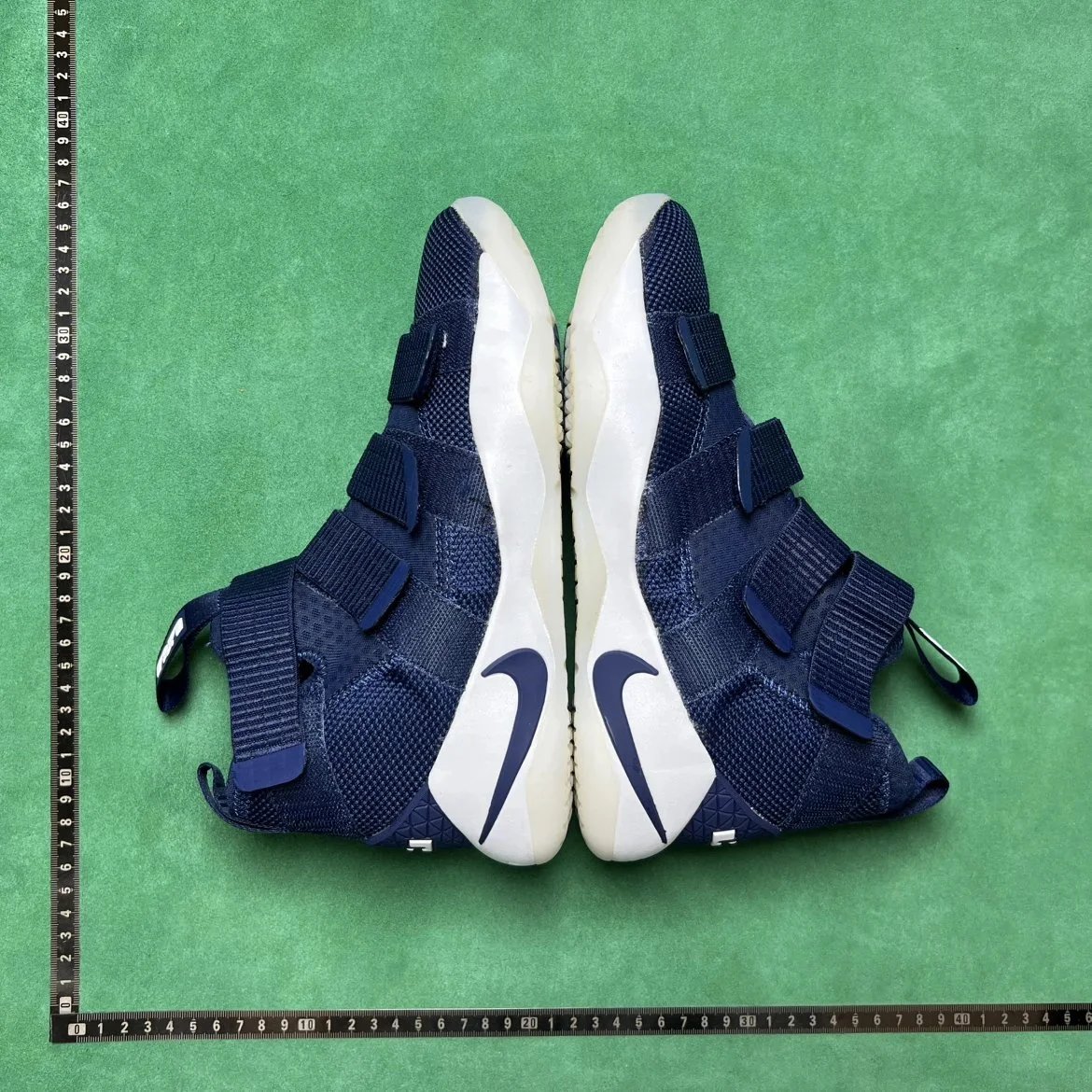Jordan B4D 魔术贴减震支撑中帮实战篮球鞋