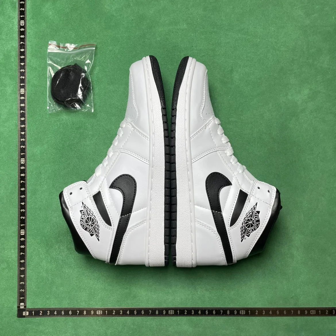Jordan 1 B0D 1.0中帮复古篮球鞋