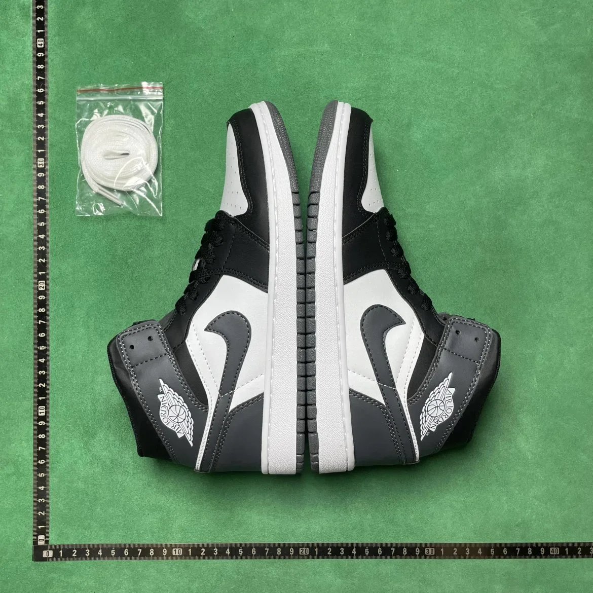Jordan 1 B0D 1.0中帮复古篮球鞋