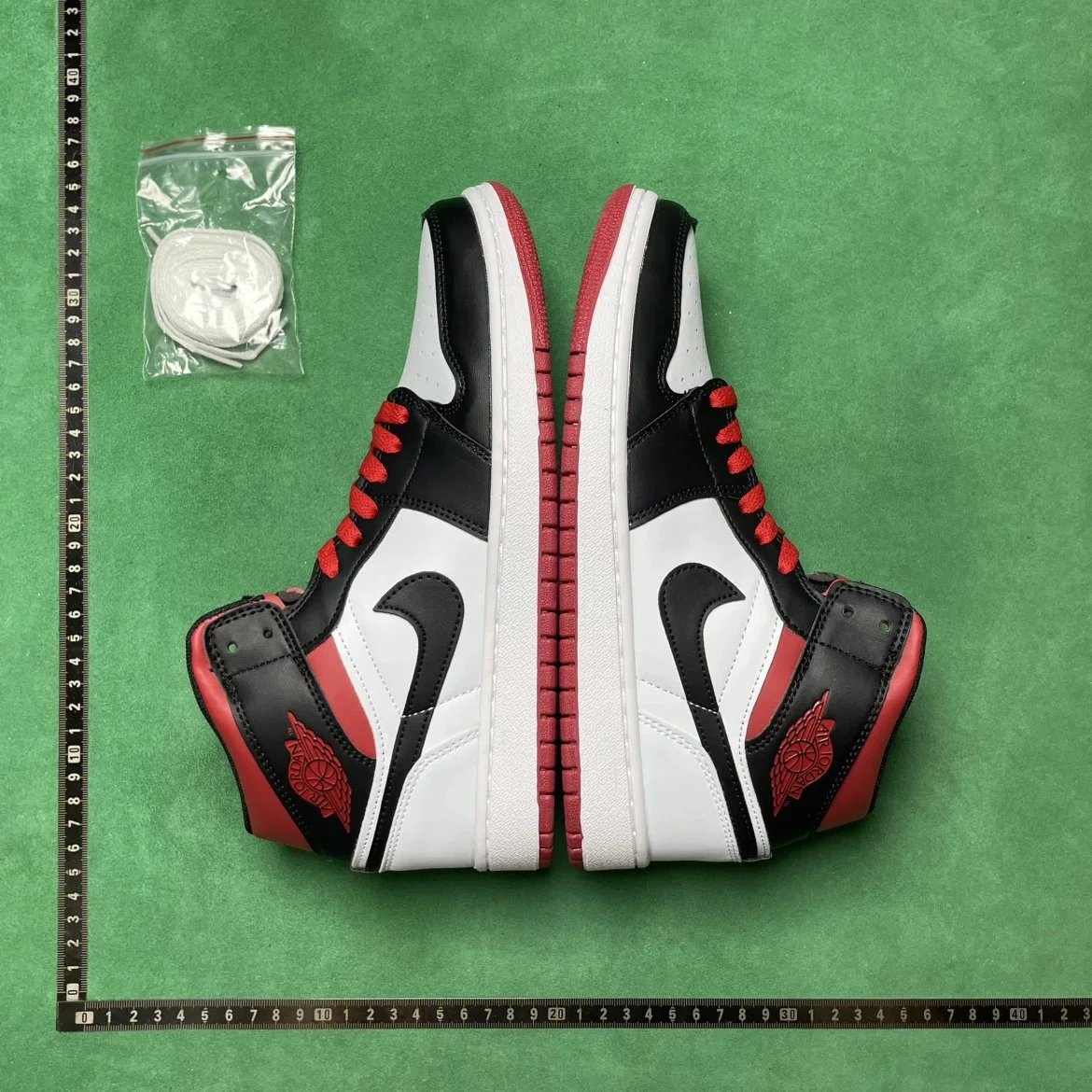 Jordan 1 B0D 1.0中帮复古篮球鞋