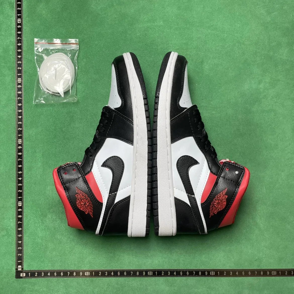Jordan 1 B0D 1.0中帮复古篮球鞋