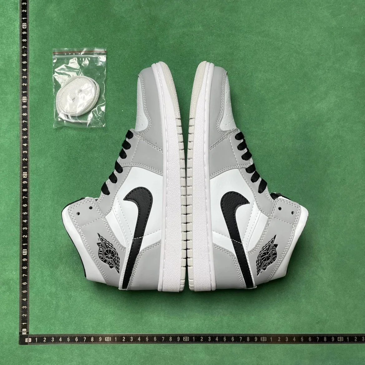 Jordan 1 B0D 1.0中帮复古篮球鞋