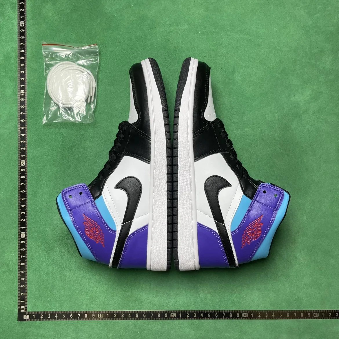 Jordan 1 B0D 1.0中帮复古篮球鞋