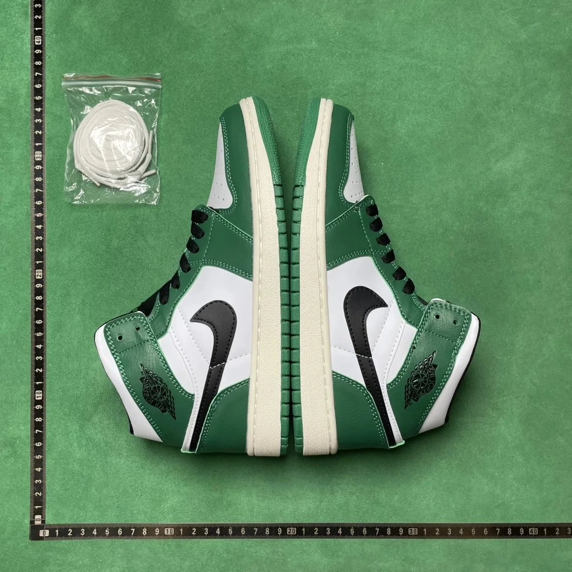 Jordan 1 B0D 1.0中帮复古篮球鞋