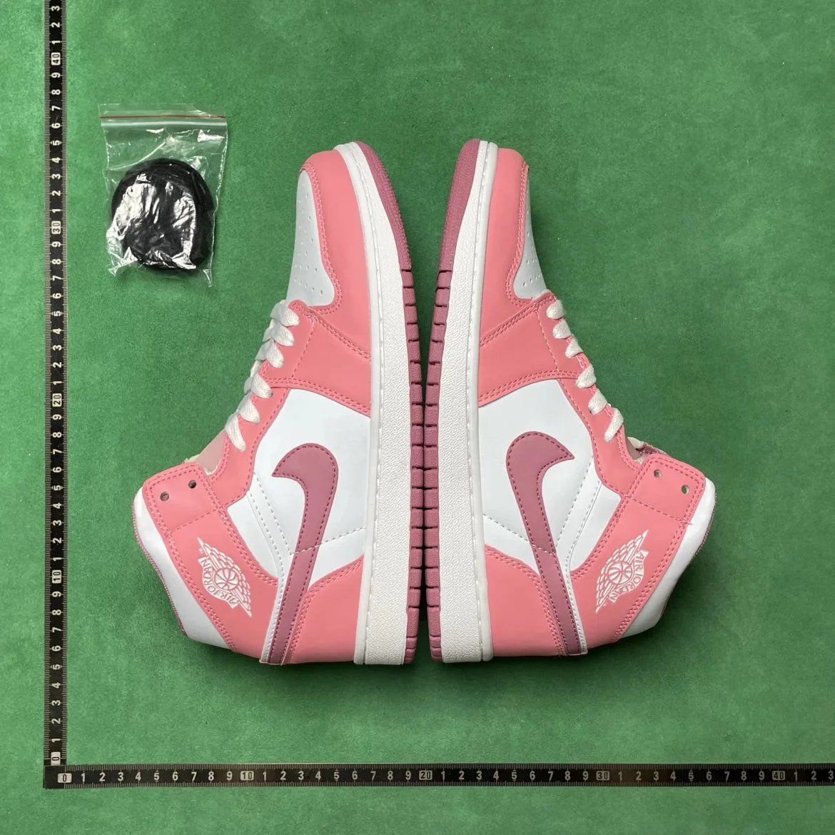 Jordan 1 B0D 1.0中帮复古篮球鞋