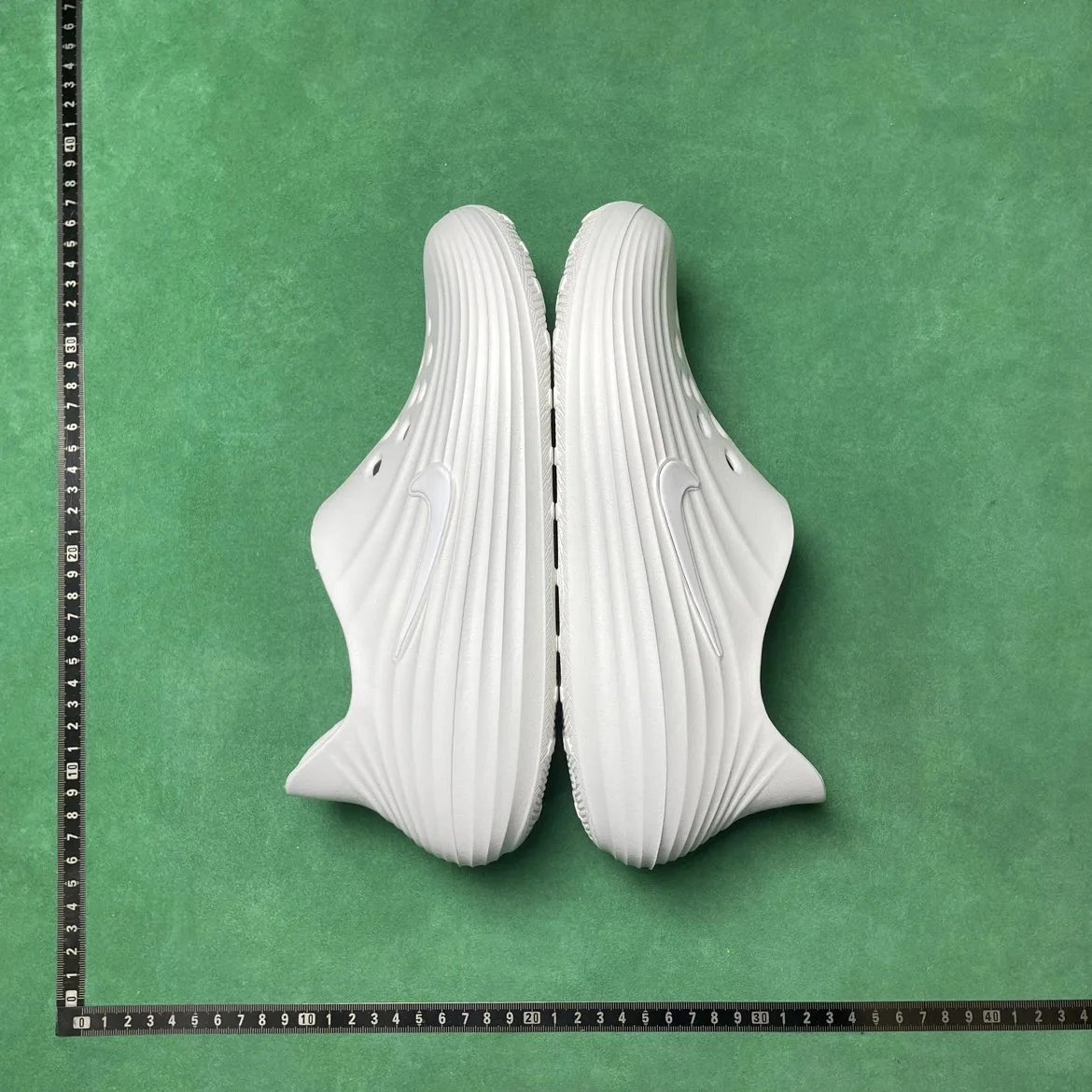 NIKE 5TD 简约舒适洞洞鞋