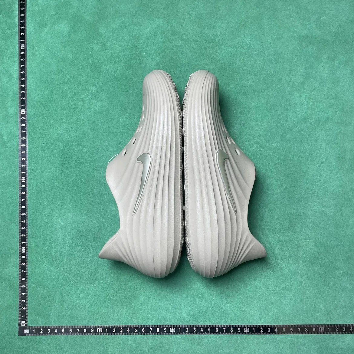 NIKE 5TD 简约舒适洞洞鞋