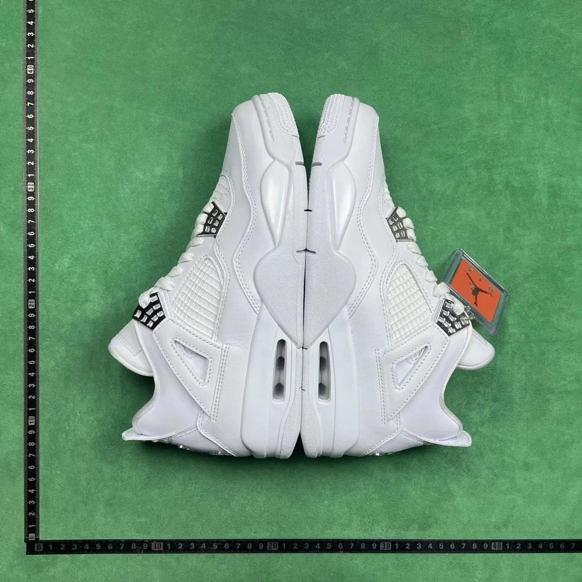 No. 21 White Cat 308497 100