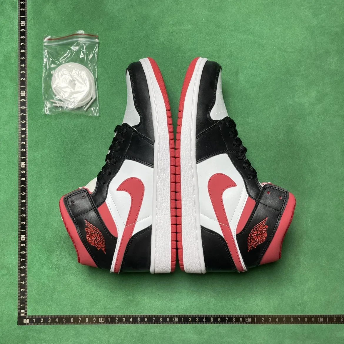 Jordan 1 B0D 1.0中帮复古篮球鞋
