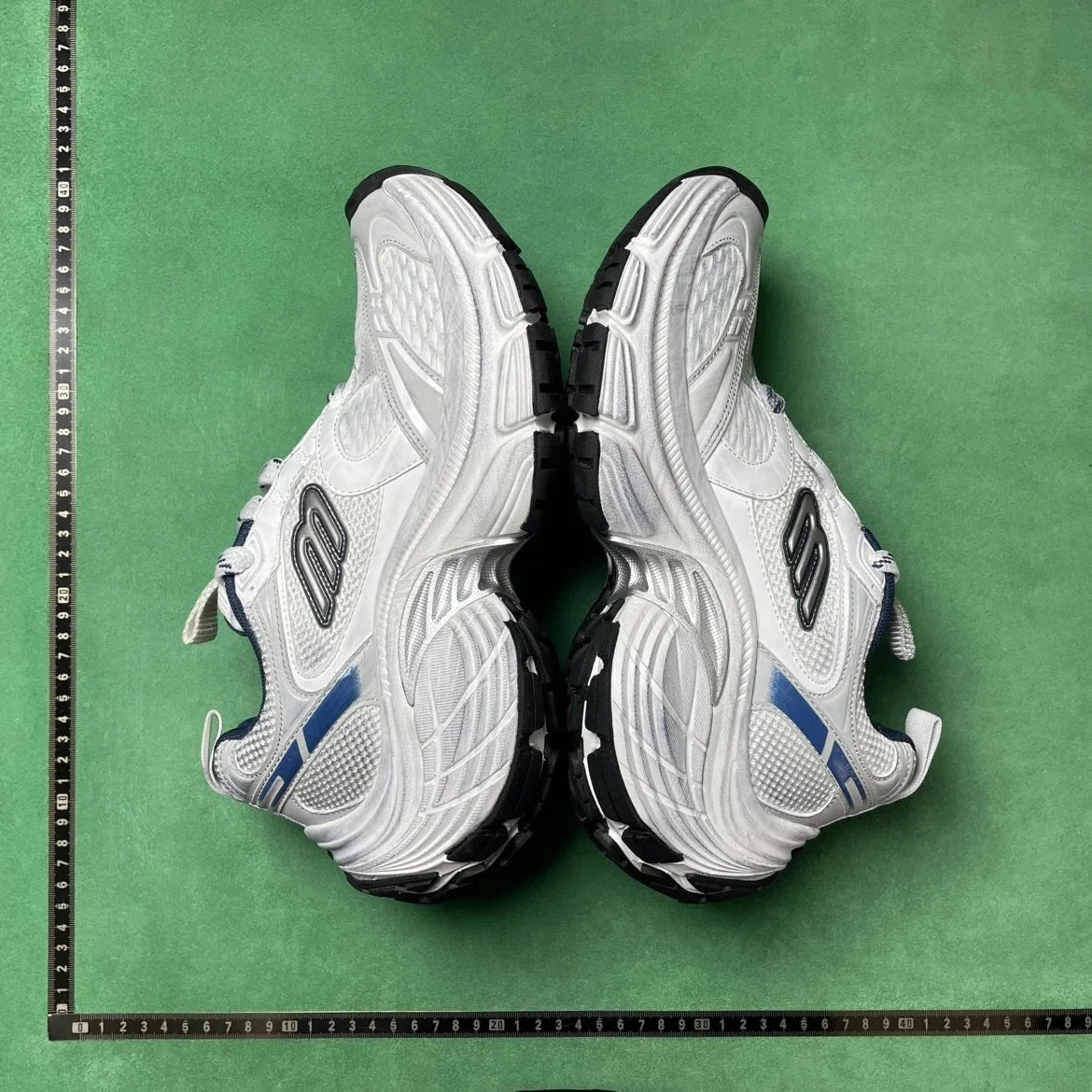  BALENCIAGA LT5 10XL 厚底系带老爹鞋 黑色磨损做旧款