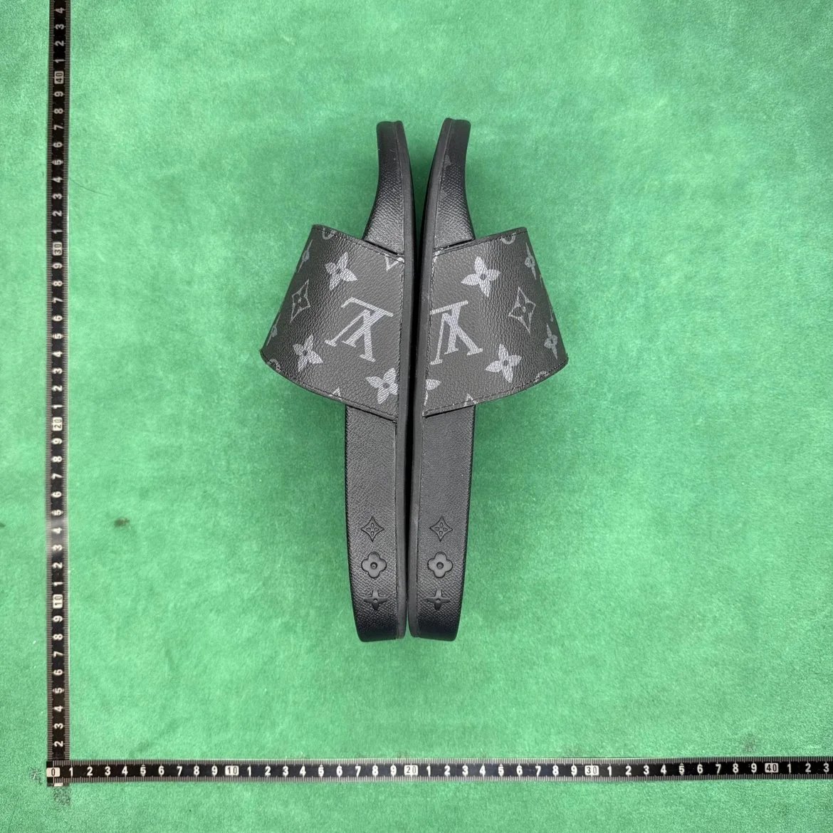 NIKE T0T 圆头平跟一字拖鞋