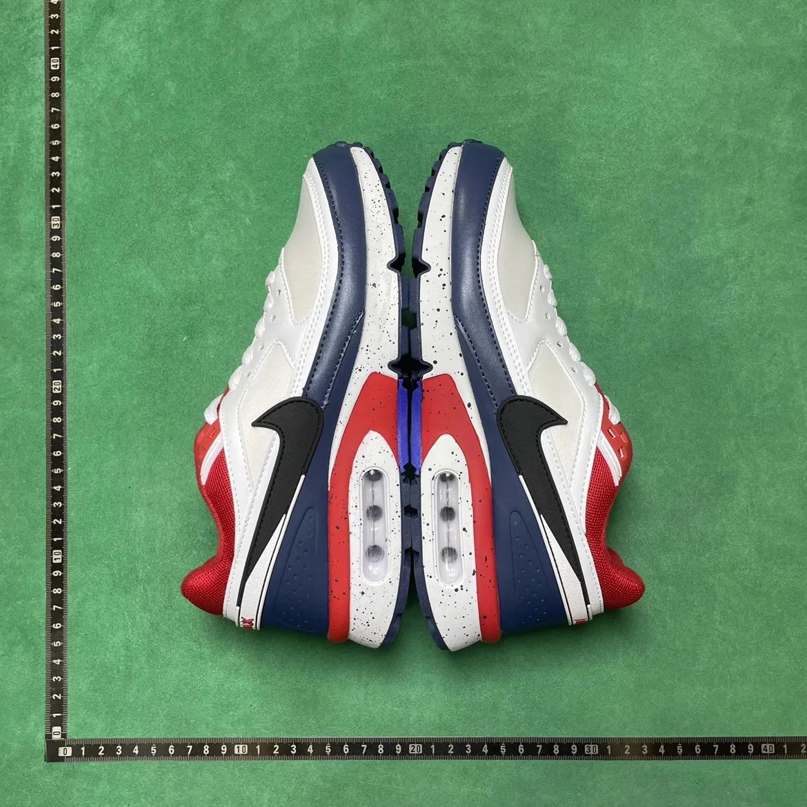 NIKE B3D 舒适百搭低帮跑步鞋