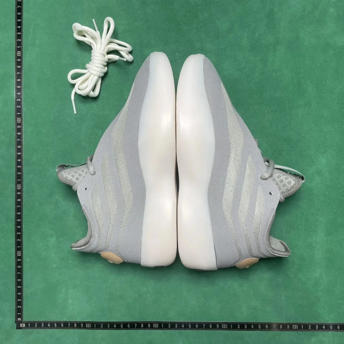 Yeezy X7Y 柔软舒适防滑耐磨低帮篮球鞋