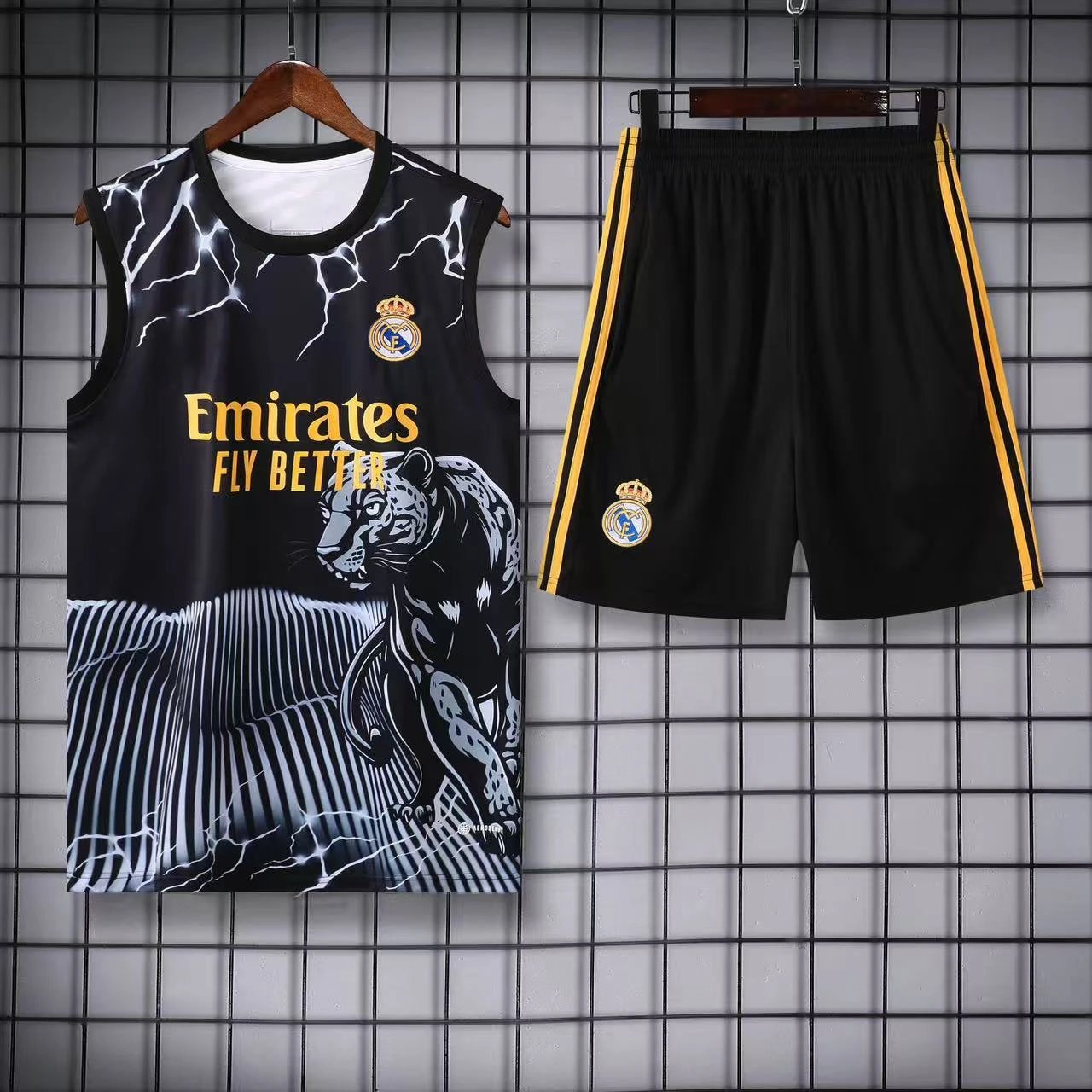 Paris Saint-Germain Matching Sets Football Training Vest and Shorts Set — 2425 Real Madrid black and white