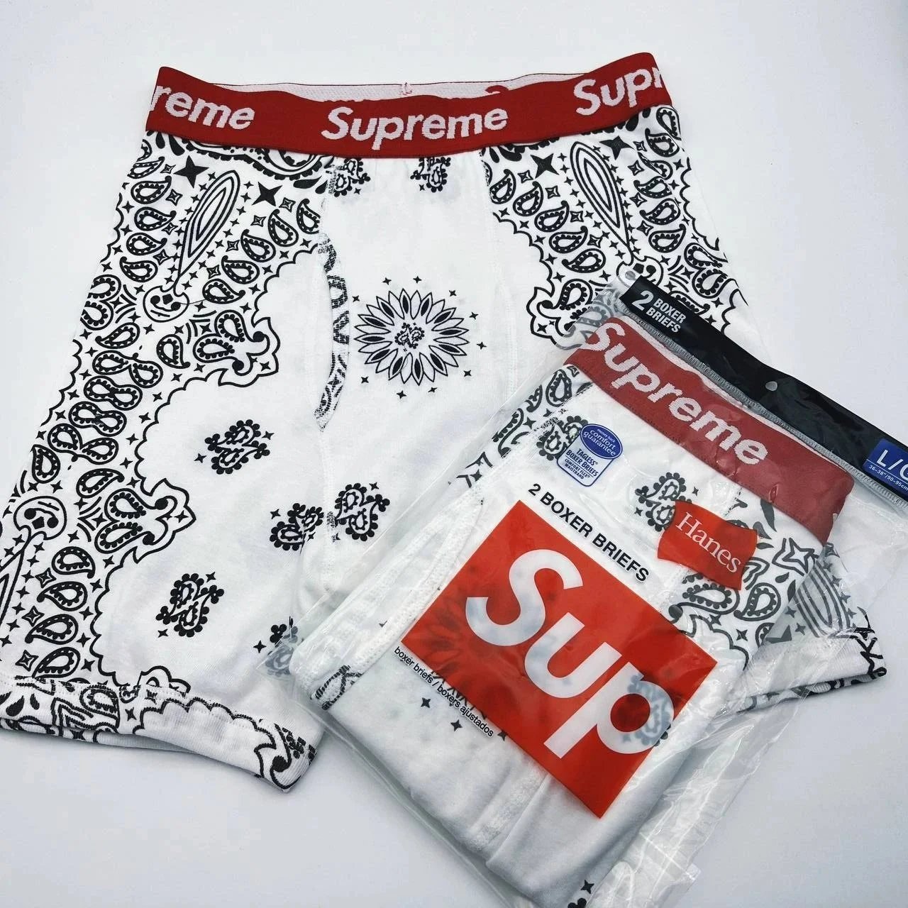 SUP - Cashew Nut White Bandanna White: SIZE S