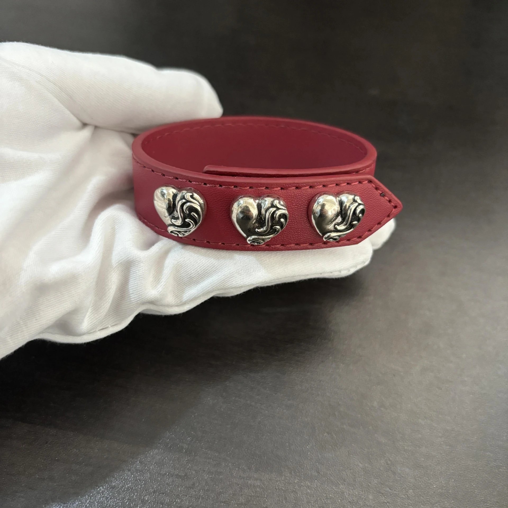 Red Heart (fits wrist circumference 15-21 cm)