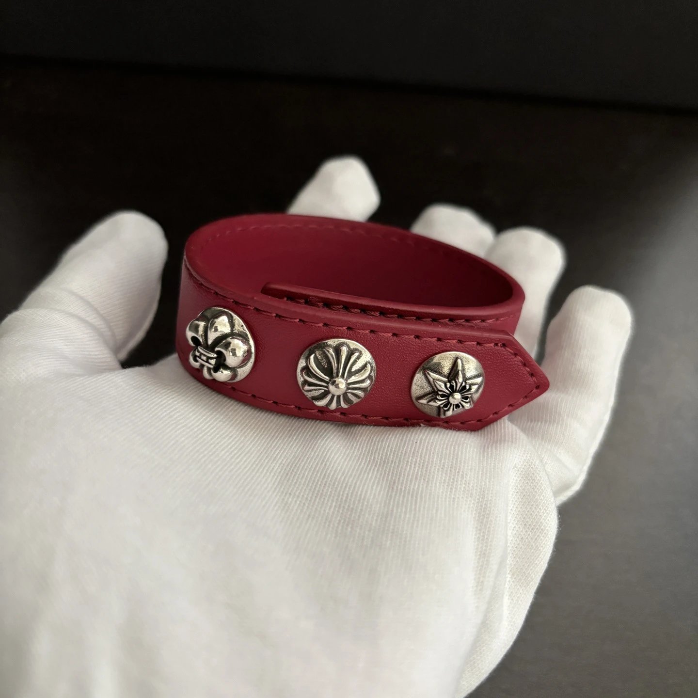 Red multi-element style (suitable for wearing 15 to 21 hand circumference)