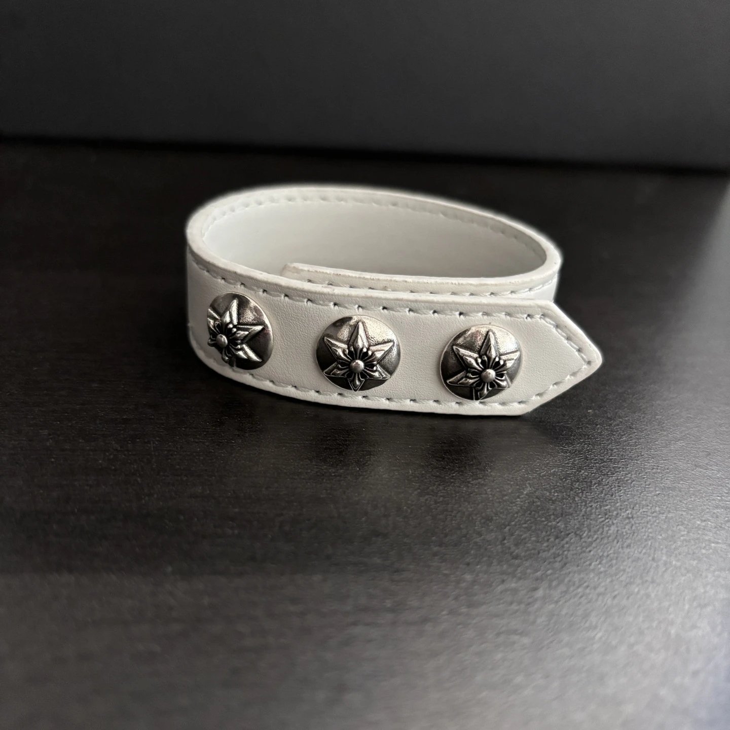 White six pointed star model (suitable for wearing 15 to 21 hand circumference)