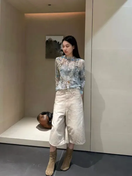 Design Long Sleeve Graphic Print Top in Pastel Multicolor - 18