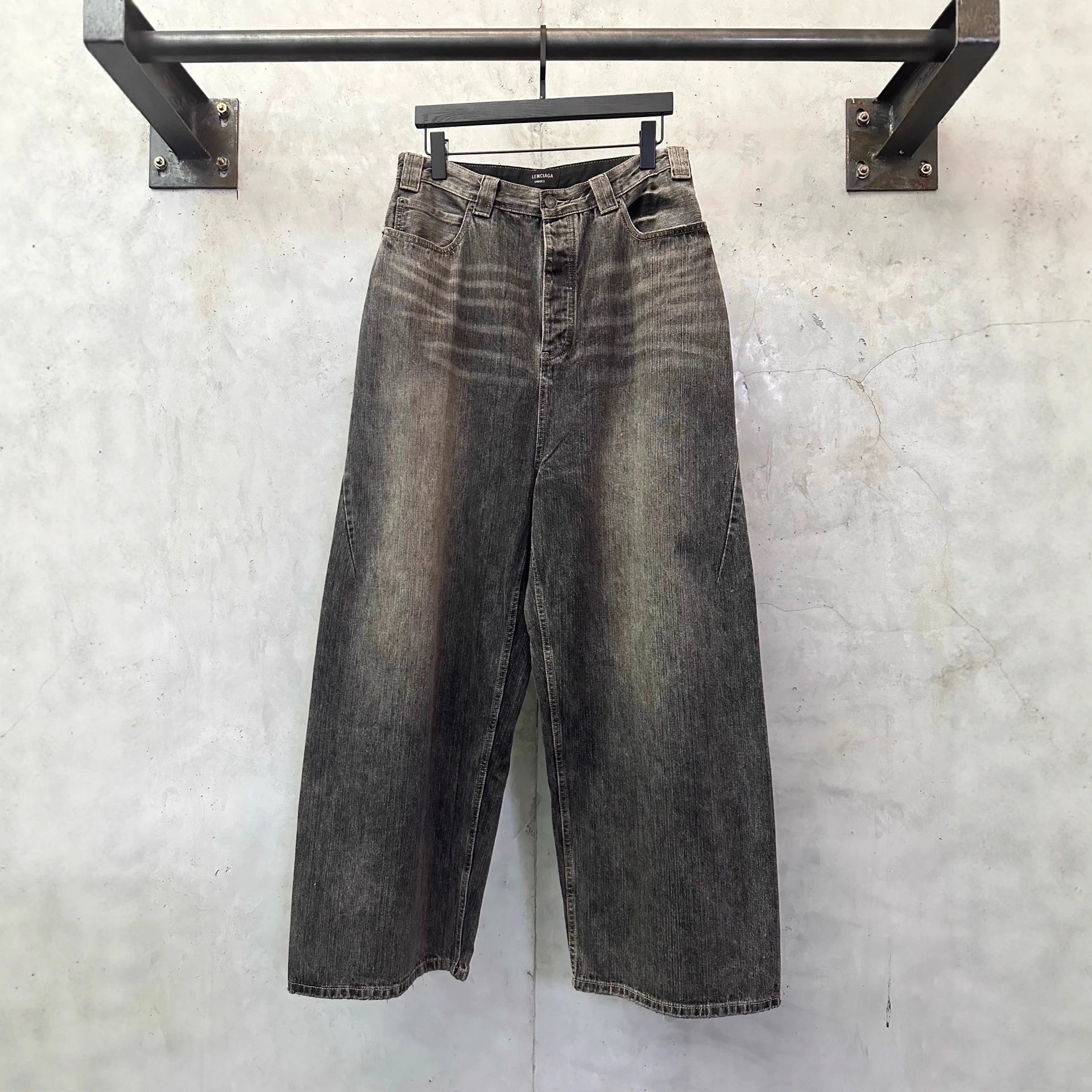 BL New Style Micro-Flared Straight Leg Jeans - Loose Fit Unisex (Bestseller, In Stock, Authentic Version)